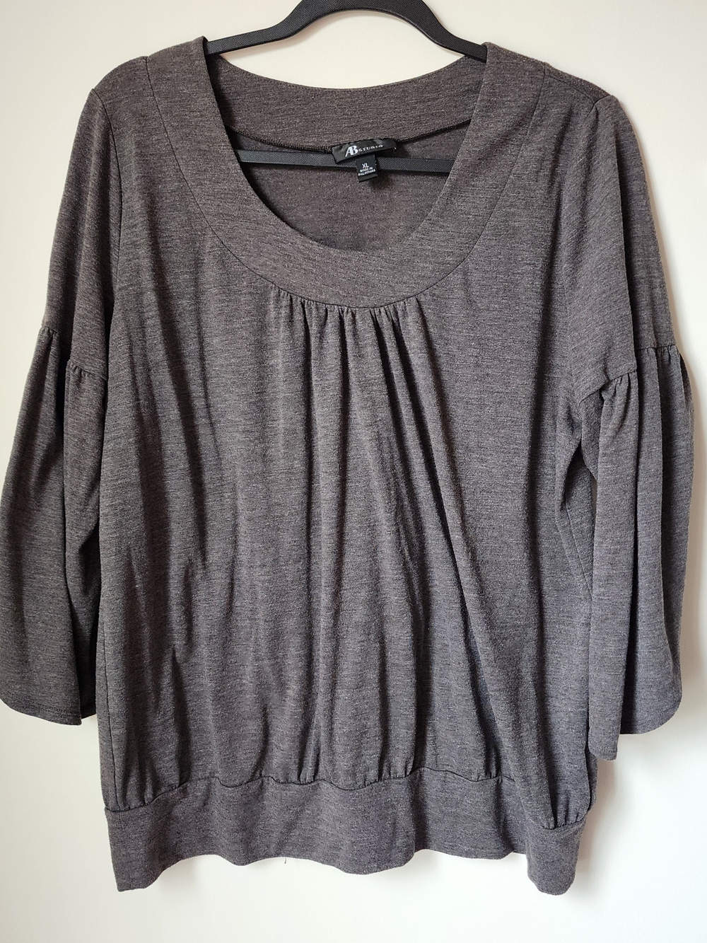 Scoop Neck 3/4 Sleeve Top